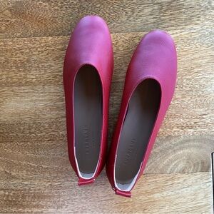 Everlane The Day Glove in red.